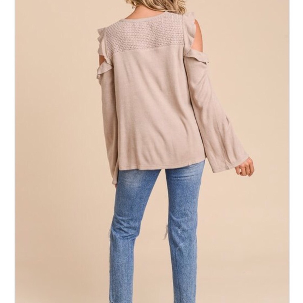 ‼️CLEARANCE‼️ Cold Shoulder Top - Picture 4 of 8